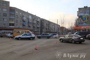 Фотофакт: ДТП на перекрестке Гагарина-Дьяконова