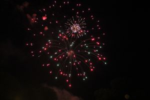 9 мая в Великих Луках. Шествие и салют