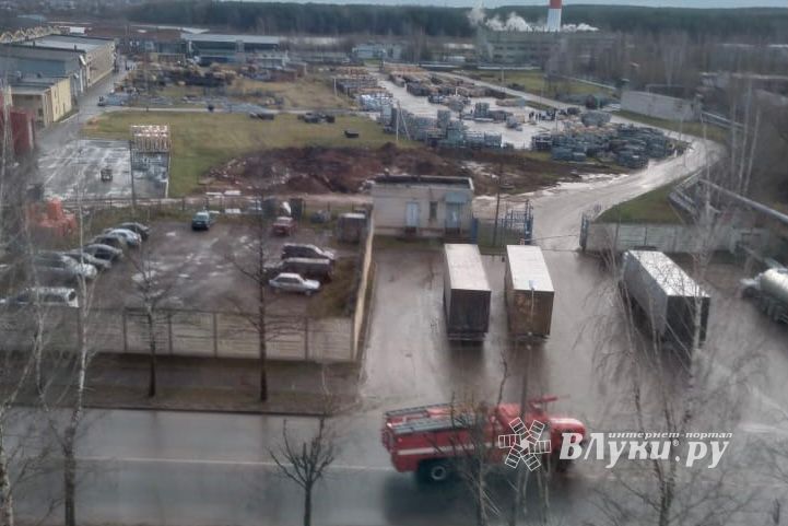 В Великих Луках горит завод ЗЭТО (ФОТО; ВИДЕО)