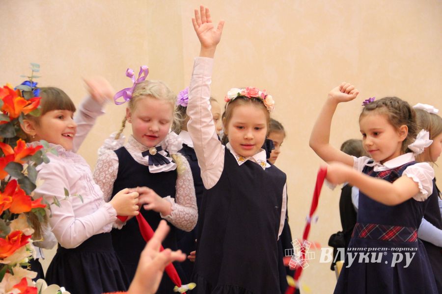 В школе №13 прошёл конкурс «А ну-ка, девочки!» (ФОТО)