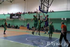 Команда «Экспресс» стала обладательницей Кубка г. Великие Луки по баскетболу