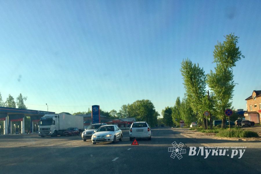 ДТП на Октябрьском в Великих Луках (ФОТО)