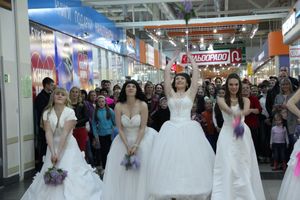 В Великих Луках бегали невесты (ФОТО)
