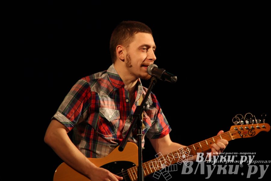 В Великих Луках прошел фестиваль живой музыки «Ставим на аватарках небо» (фото)