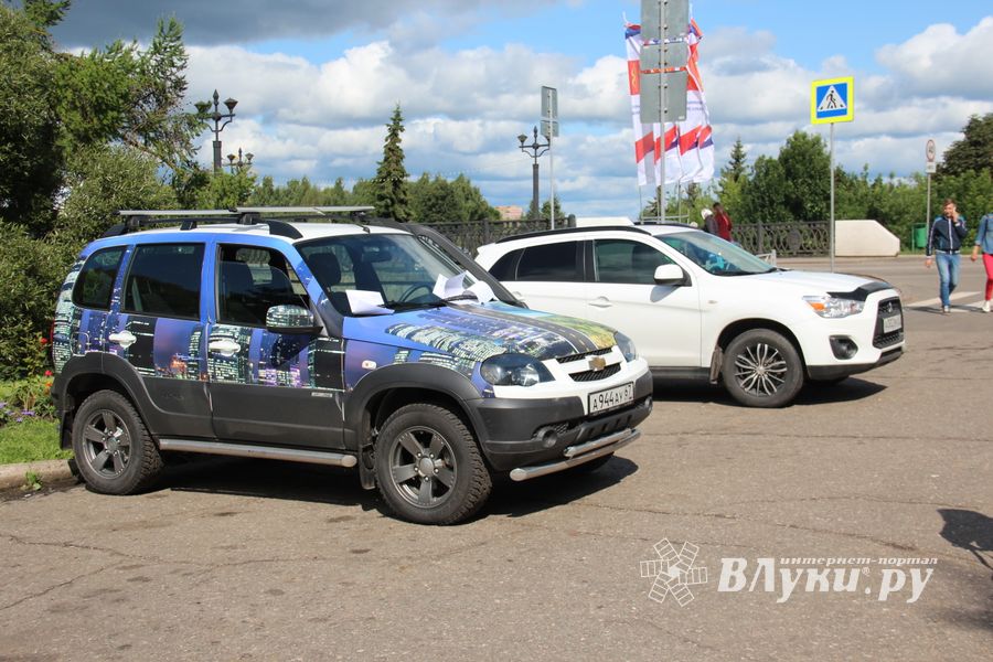 В Великих Луках прошла «Автовыставка 2017» (ФОТО)