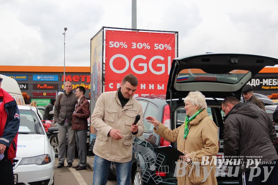 В Великих Луках прошла автомобильная ярмарка
