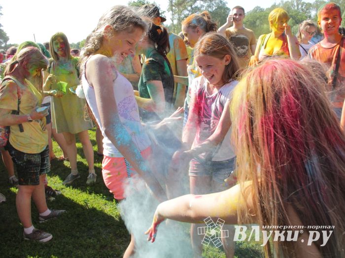 Яркие эмоции «ColorFest» в Великих Луках (ФОТО)