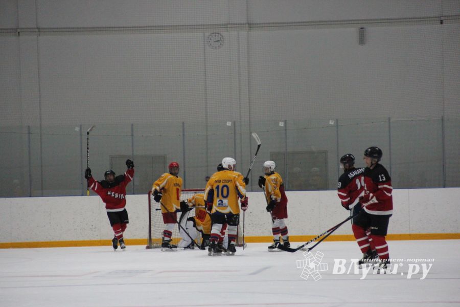 Хоккейные матчи чемпионатов города Великие Луки и Псковской области по хоккею прошли в СОК «Айсберг» (ФОТО)