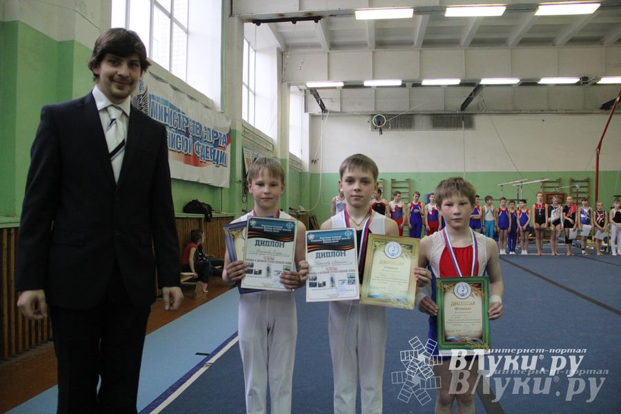 В Великих Луках прошел турнир по спортивной гимнастике (фото)