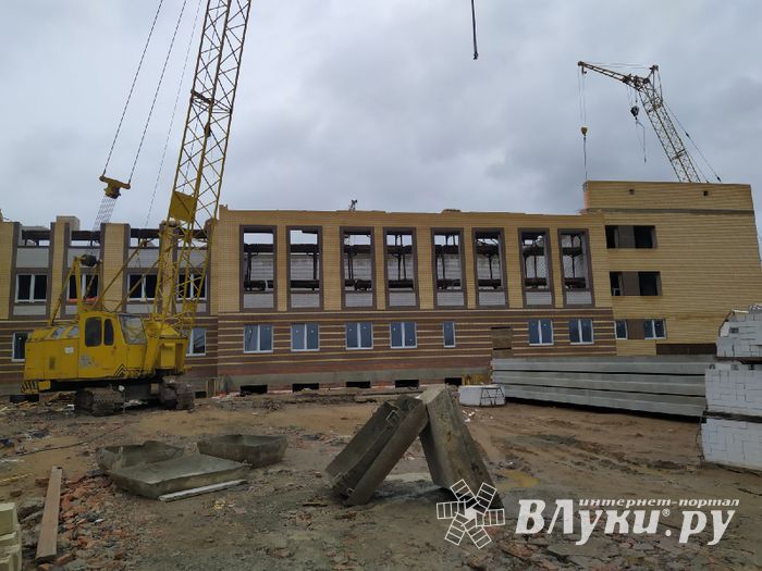 Руководству Великих Лук поручено ускорить строительство школы (ФОТО)