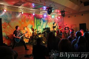 ​Фестиваль живой музыки «Арена фест» прошел в Великих Луках  (фото)