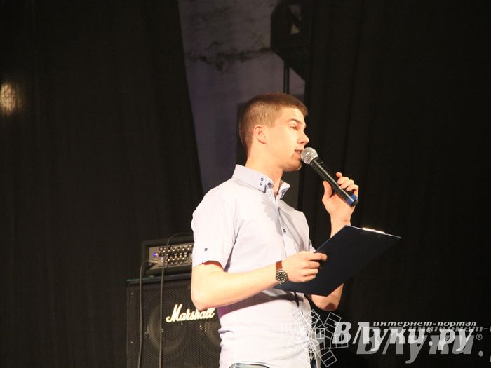 В Великих Луках прошел фестиваль живой музыки «Ставим на аватарках небо» (фото)