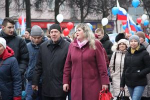 В Великих Луках прошло праздничное шествие (ФОТО)