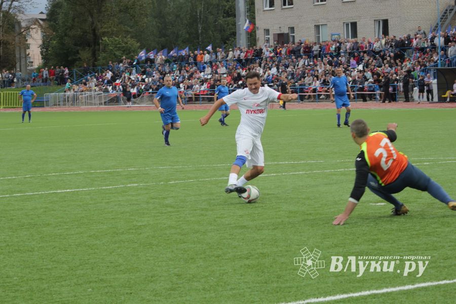 Матч ветеранов ФК «Спартак» и ветеранов великолукского футбола на «Экспрессе» (ФОТО)