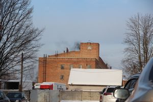 Пожар тушат на Великолукской мебельной фабрике (ФОТО)