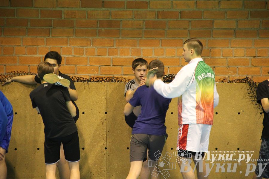 В Великих Луках прошел мастер-класс по кикбоксингу (фото)