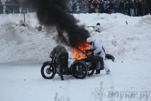 Реконструкция битвы за освобождение Великих Лук