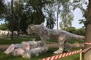 В Великие Луки завезли динозавров (ФОТО)