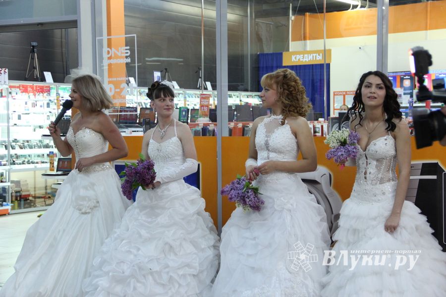 В Великих Луках бегали невесты (ФОТО)