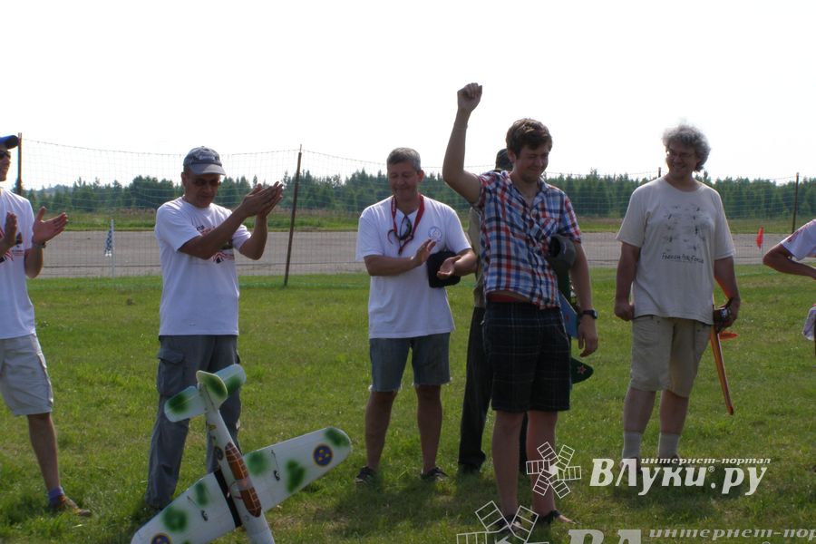 В Великих Луках прошли воздушные бои (фото)