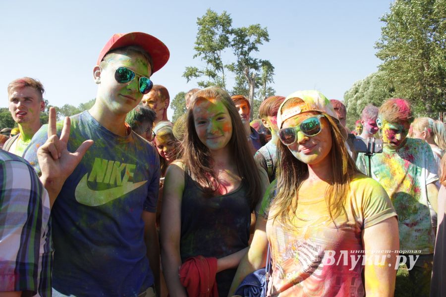 Яркие эмоции «ColorFest» в Великих Луках (ФОТО)