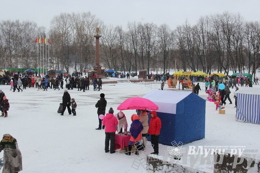 В Великих Луках встретили Масленицу