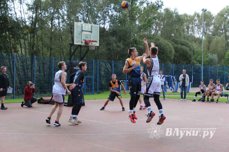 В Великих Луках прошли региональные соревнования «Оранжевый мяч» (ФОТО)