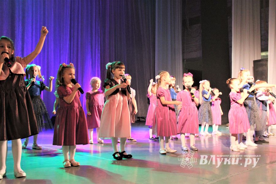 Юные артисты ГДК им. Ленина отметили «Мамин день» (ФОТО)