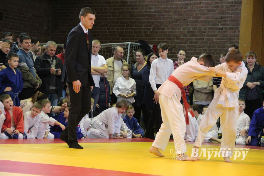 В Великих Луках прошли соревнования, посвященные памяти героев 6-й роты (ФОТО)