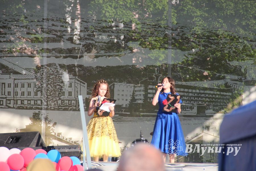 Праздничный салют в честь Дня Победы был дан в Великих Луках (ФОТО)