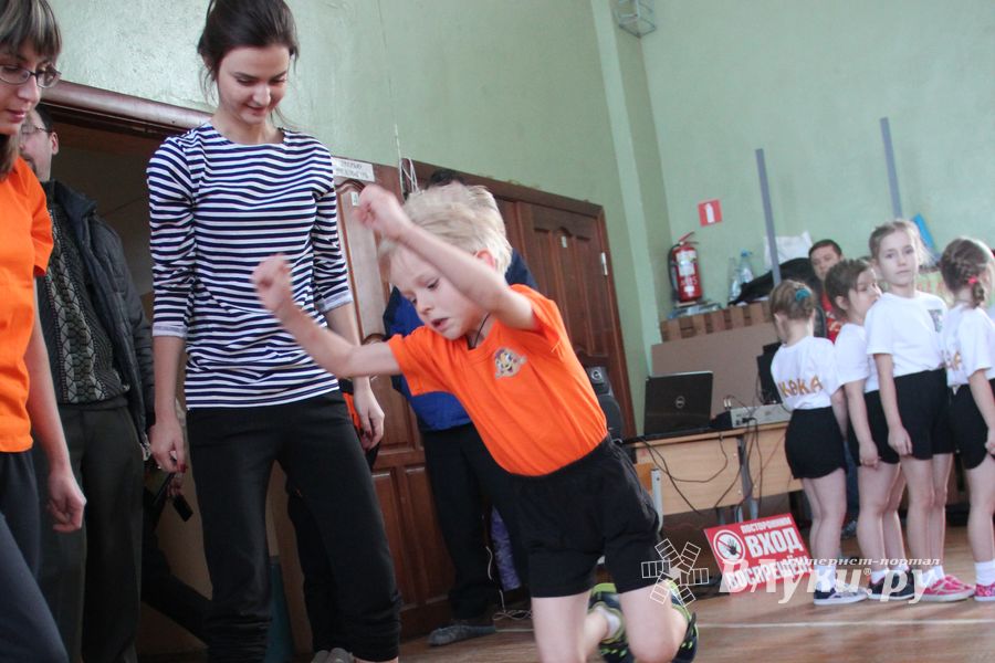 В Великих Луках стартовали спортивные соревнования среди дошколят «Юные олимпионики»