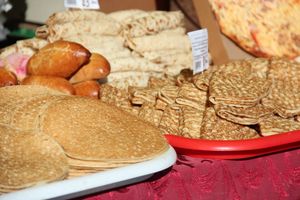 В Великих Луках широко отметили Масленицу (ФОТО)