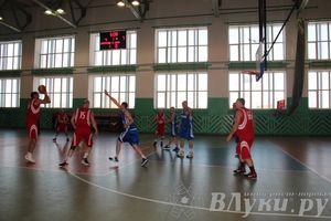 Баскетболисты Великих Лук сыграли со сборной Дмитрова