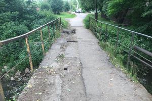 Великие Луки: Где-то строят, а где-то — рушится (ФОТО)