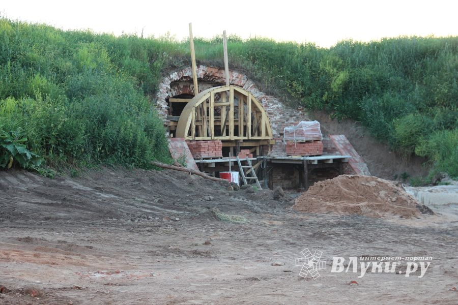 Реконструкция Великолукской крепости продолжается (ФОТО)
