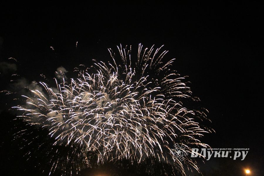 Салют в Великих Луках (ФОТО)