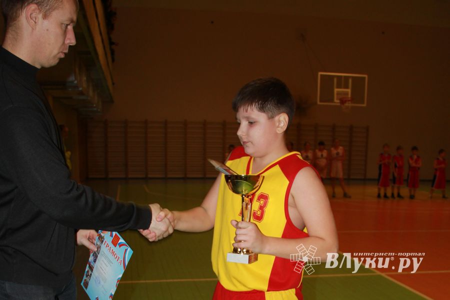 Великолукские баскетболисты стали победителями междугородних соревнований по баскетболу