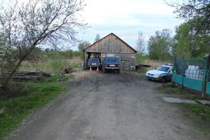 В Великих Луках, скрываясь от ДПС, водитель на «четверка» влетел в гараж (ФОТО)