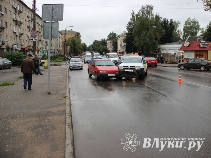 Подробности ДТП возле Смоленского рынка (ФОТО)