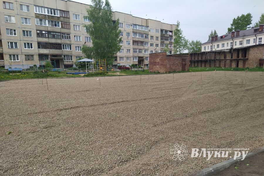 На улице Щорса началось строительство детской площадки (ФОТО)