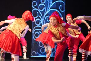 Юные артисты ГДК им. Ленина поздравили мам с праздником (ФОТО)