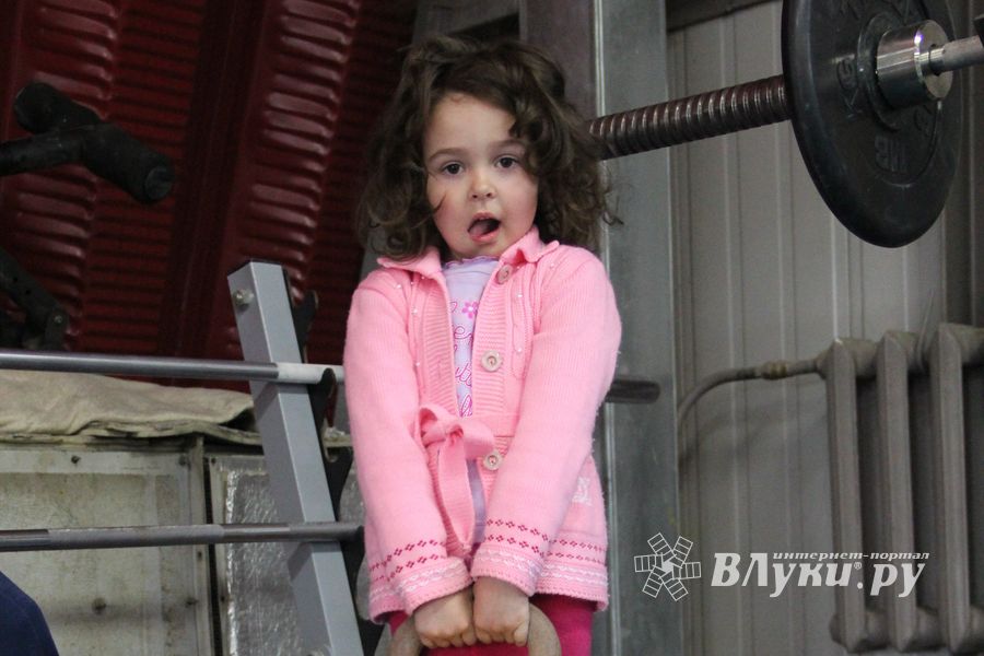 В Великих Луках прошел Чемпионат города по Русскому жиму и армлифтингу (фото)