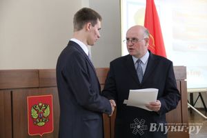 Великолукским школьникам вручили премию «Золотые паруса» (фото)