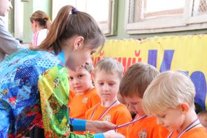 В Великих Луках стартовали спортивные соревнования среди дошколят «Юные олимпионики»