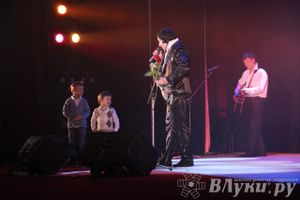 В ДК ЛК состоялся концерт Юрия Михайлова