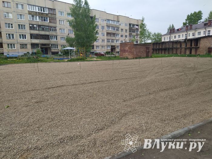 На улице Щорса началось строительство детской площадки (ФОТО)