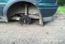 На обочину трассы Булынино-Невель выбрасывают даже автомобили (ФОТО)