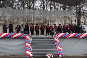 Митинг и праздничные гуляния в Великих Луках (ФОТО)