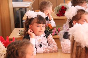 Самую многочисленную школу Великих Лук пополнили 116 первоклассников (ФОТО)