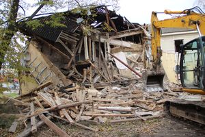 Возле Смоленского рынка сносят дом (ФОТО)